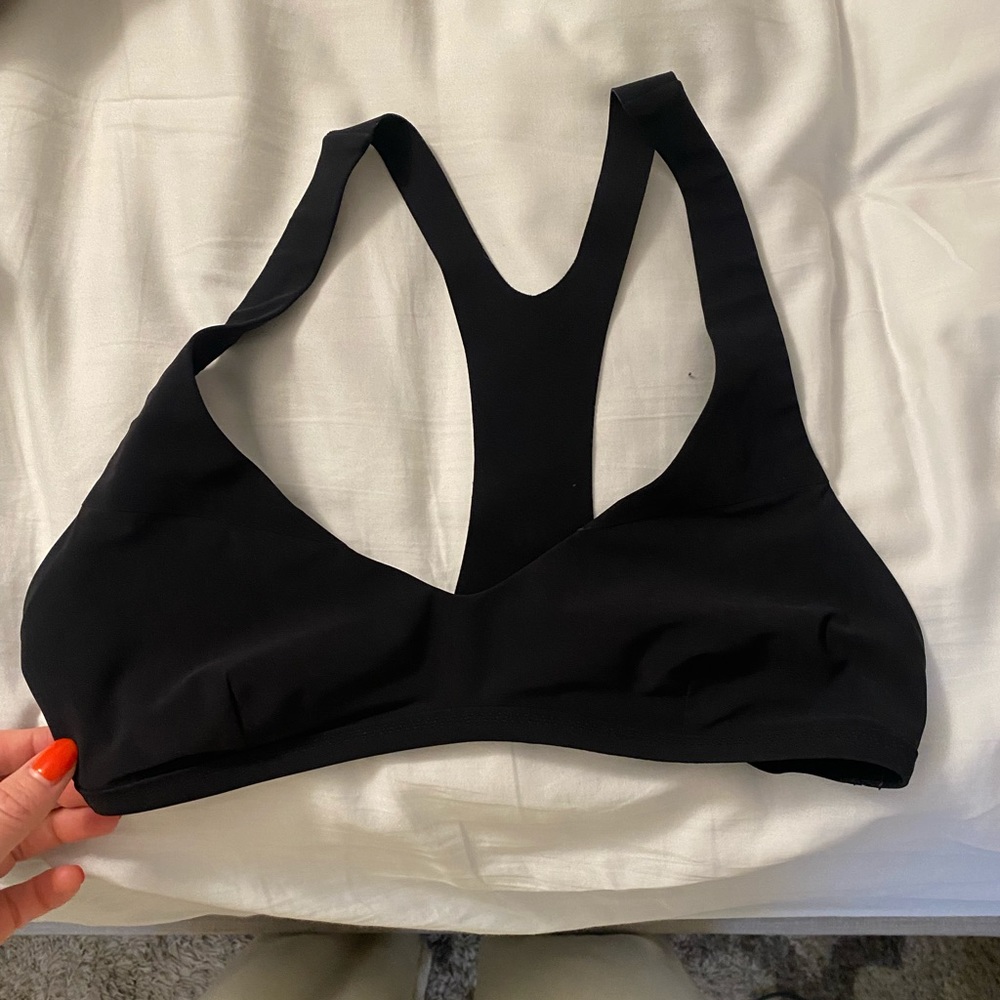Black lululemon bra size 4